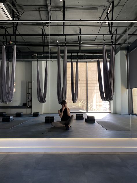 Aerial Studio Design, Aerial Yoga Studio, Gym Designs, Pole Dance Studio, Yoga Aerial, Yoga Studio Design, Workout Space, Aerial Yoga, Pilates Studio