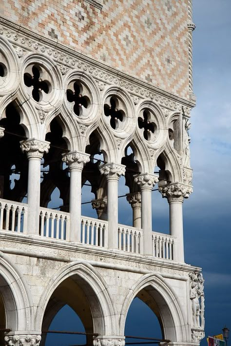 Palazzo Ducale, Perspective Drawing Architecture, Architecture History, European Architecture, Places In Italy, Classic Architecture, Perspective Drawing, Grand Canal, Classical Architecture