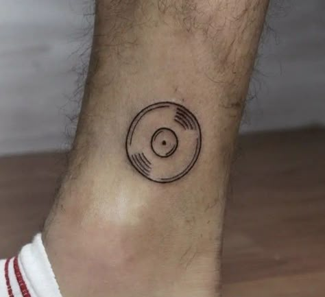 Music Man Tattoo, Simple Record Tattoo, Album Inspired Tattoos, Small Record Tattoo, Vinyl Record Tattoo Minimalist, Small Vinyl Record Tattoo, 70s Music Tattoo, Vinyl Record Tattoo Ideas, 80s Inspired Tattoos