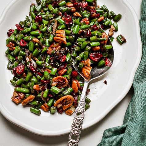 Honey Garlic Green Beans - UncomplicatedChef Hot Honey Green Beans, Honey Green Beans, Honey Garlic Green Beans, Blanched Green Beans, Roasted Squash Seeds, Garlic Green Bean Recipes, Blanching Green Beans, Squash Seeds, Garlic Green Beans