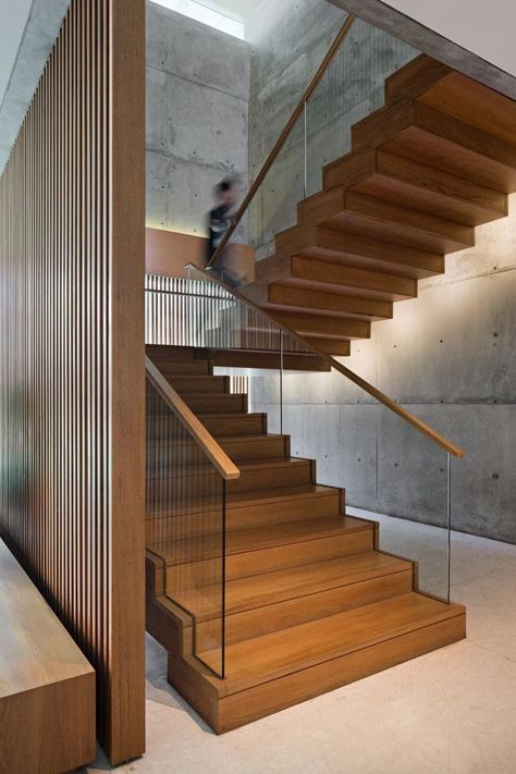 Stair Design Architecture, Staircase Design Modern, Staircase Railing Design, Stairs Design Interior, Glass Stairs, Stair Railing Design, Concrete Architecture, Stairway Design, Stairs Design Modern