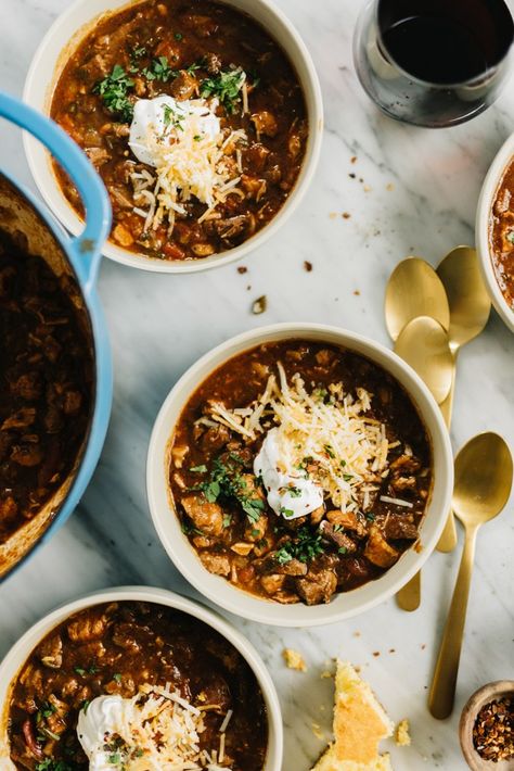 This recipe for paleo chili con carne is a rich and bone-warming addition to your cold weather rotation.This version is slowly simmered with poblanos, jalapeños, and an adjustable spice blend until the meat is fall-apart tender. It's a paleo and whole 30 compliant crowd-pleaser! #wholefood #realfood #paleo #whole30 Pumpkin Beer Chili, Chili Macaroni Recipe, Beer Chili, Homemade Chili Recipe, Super Bowl Recipes, Con Carne Recipe, Savory Pumpkin, Healthy Superbowl, Paleo Chili