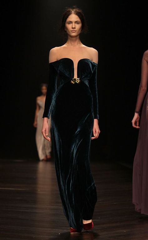 Marios Schwab, Autumn Trends, Velvet Coat, Pretty Clothes, Beautiful Gowns, Corsets, Blue Velvet, London Fashion, London Fashion Week