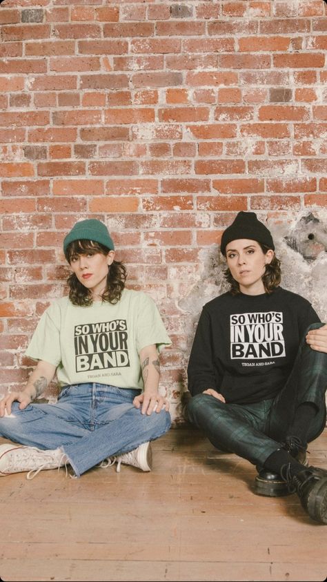 Sara Fashion, Tegan And Sara, Hair 2022, Genderless Fashion, Perfect Music, Mama Style, Band Photos, Rock Chic, Songs To Sing