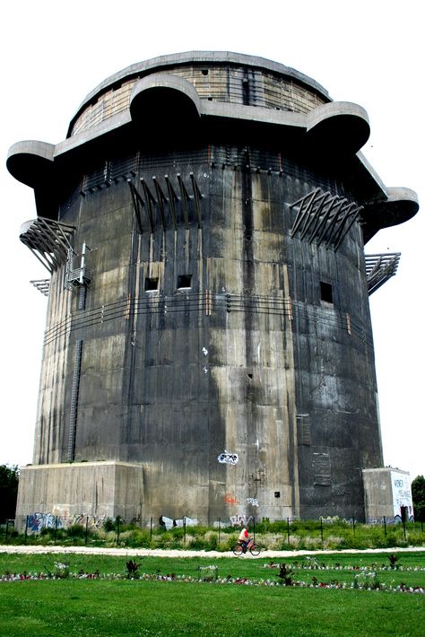 Flak Tower, Brutalism Architecture, 1000 Years, Brutalist Architecture, Water Tower, Brutalism, Military History, Abandoned Places, Art Sculpture