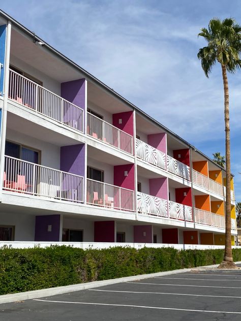 Motel Ideas Architecture, Desert Apartment Building, California Apartment Exterior, Mid Century Motel, Mid Century Apartment Building Exterior, Mid Century Modern Hotel, Modern Motel, Mid Century Modern Architecture, Mid Century Modern Apartment