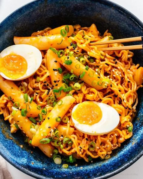 Rabokki · i am a food blog Korean Kimbap, Board Recipes, Korea Food, Soy Recipes, Spicy Korean, Korean Recipes, Kawaii Stuff, Instant Noodles, Sweet Sauce