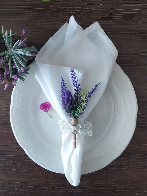 Lavender Napkin Ring Floral Napkin Ring Summer Wedding - Etsy Easter Napkin Folding, Purple Table Settings, Wedding Napkin Folding, Purple Napkins, Flower Table Decor, Floral Napkin Rings, Napkin Rings Diy, Napkin Rings Wedding, Purple Table