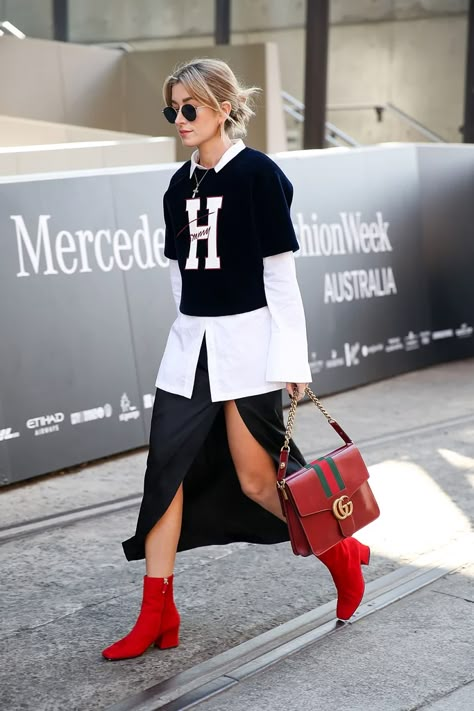 Street Style 2016, Street Style Fall Outfits, Australia Fashion, White Outfit, Looks Street Style, Red Boots, Autumn Street Style, Fashion Weeks, Fall Street Style