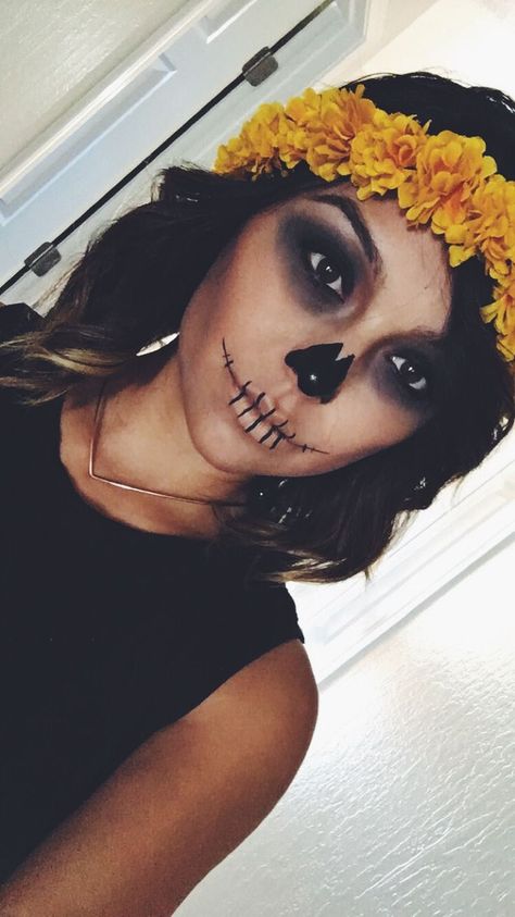 Day of the Dead makeup, Día de Los Muertos makeup, skull makeup, Halloween, la muerte, calavera, coco, Latina, Mexico, frida khalo, mama coco, Miguel, remember me, recuérdame, skull, skeleton, flower crown, costume, maquillaje #dayofthedead #diadelosmuertos #calavera #halloween #skullmakeup #sugarskull @hellabellasf Nem Halloween Makeup, Makijaż Sugar Skull, Maquillage Halloween Simple, Make Up Diy, Makeup Clown, Creative Halloween Makeup, Halloweenský Makeup, Halloween Make-up Looks, Dead Makeup