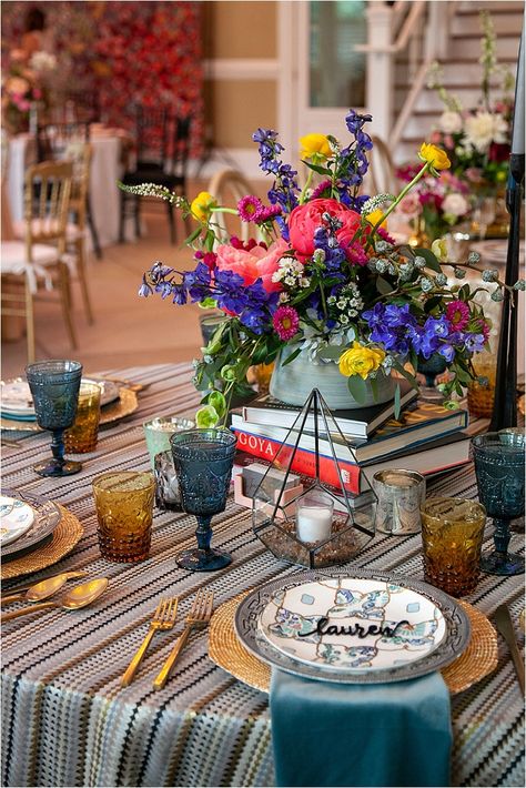 Isn't this the cutest idea? Incorporating books into the centerpiece is brilliant to save money and start some interesting conversations at the table! Eclectic Tablescape, Engagement Fiesta, Homemade Centerpieces, Cheap Wedding Centerpieces, Funky Wedding, Fake Wedding, Homemade Wedding, Eclectic Wedding, Boda Mexicana