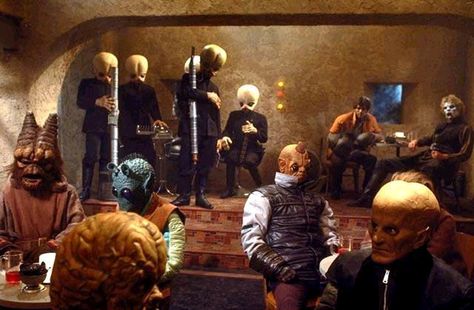 Denzins from the Mos Eisley Cantina in the Star Wars Christmas Special. Star Wars Cantina, Star Wars Holiday Special, Mos Eisley, Star Wars 1977, May The 4th Be With You, Star Wars Pictures, A New Hope, Space Opera, Chewbacca