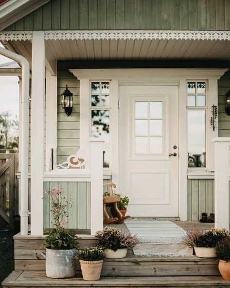 Cottagecore Exterior, White Cottage Exterior, Cottage Front Porch, Simple Is Beautiful, Swedish Cottage, Rural Lifestyle, Country Porch, Cottage Inspiration, Nature Vintage