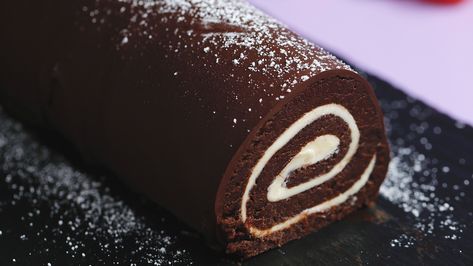 Easy Roll Cake, Happy Accidents, Cake Hacks, Easy Rolls, Chocolate Roll, Thigh Recipes, Roll Cake, Sweet Snacks Recipes, Recipes Crockpot