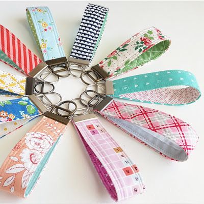 Woodberry Way: Tutorials & Free Patterns Embroidered Key Fobs, Fabric Scrapes, Patchwork Gifts, Key Fob Tutorial, Diy Key Fob, Key Fobs Diy, Lanyard Tutorial, Fabric Key Fob, Fabric Keychain