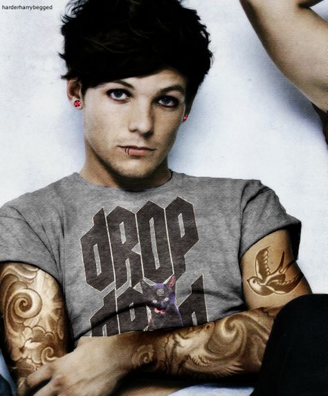 Okay, usually I don't like punk edits very much(idek if I've pinned one) but THIS OMG like you don't even understand. Punk One Direction, Punk Edits, Larry Shippers, Cher Lloyd, Louis Williams, 1d And 5sos, I Love One Direction, Larry Stylinson, Niall Horan