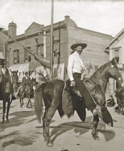 The Cowboy - True West Magazine Saddle Tramp, Old Western Towns, Old West Photos, Old West Town, Country Romance, Western Photo, Cowboy Pictures, Western Town, Chuck Wagon