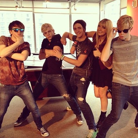 r5 family instagram | don't mind chatting with anyone who wants to. I like making friends! R5 Band, Ellington Ratliff, Scotty Mccreery, Austin And Ally, Instagram Family, Keith Urban, Billboard Music Awards, Pop Bands, Dancing With The Stars