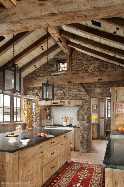 Mountain Retreat-Montana-KA Architecture-04-1 Kindesign Dapur Rustic, Moderne Have, Interior Boho, Rustic Kitchen Design, Cabin Kitchens, Stone Kitchen, Log Cabin Homes, Stone Walls, Stone Houses