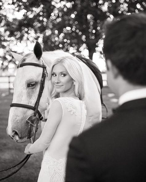 Bride with Horse | Photo: Ira Lippke Studios. Equestrian Engagement Photos, Horse Wedding Ideas, Horse Couple Photoshoot, Couple With Horse, Bride And Horse, Couple Poses With Horse, Couples With Horses Photo Ideas, Wedding Photos With Horses, Bride With Horse