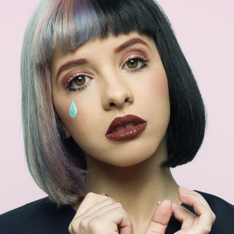 Melanie Martinez performs at JBTV Music Television on February 1 Melanie Martinez Makeup, Melanie Martinez Merch, Melanie Martinez Songs, Melanie Martinez Photography, Foto Top, Rainbow Hair Color, Celebrity Style Red Carpet, Rainbow Hair, Celebrity Art