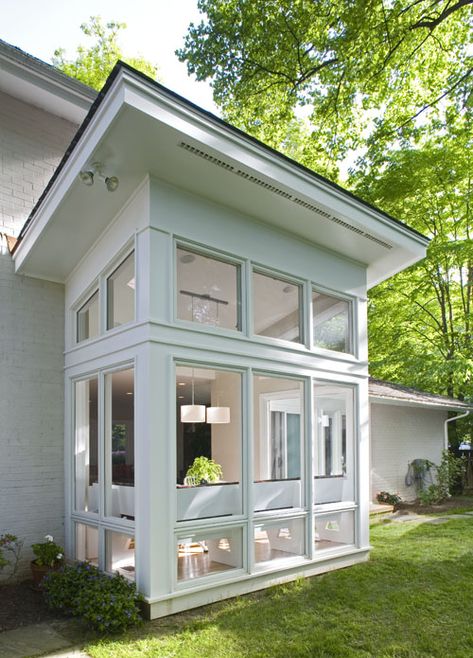 Modern shed roof sun room addition Dining Room Addition, Small Sunroom, Family Room Addition, Sunroom Addition, Room Addition, Sunroom Designs, Screen Room, Home Addition, Room Additions