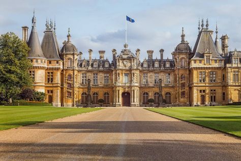 Uk Castles, Houses Modern, Waddesdon Manor, European Palace, Historic Art, Building Entrance, Castle Mansion, Architect Design House, Castle Hotel