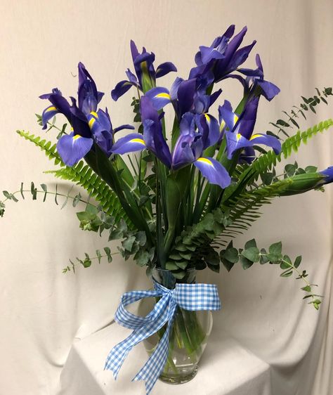 Lovely Iris Bouquet - simple, yet beautiful for any occasion! Iris Bouquet Aesthetic, Bouquet Of Irises, Iris Flowers Bouquet, Iris Wedding Bouquet, Iris Bouquet, Blue Flag Iris, Iris Wedding, Rustic Arrangements, White Iris