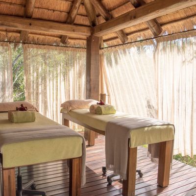 Spa Relaxation Room Design, Spa Exterior, Reiki Room Ideas, Holistic Retreat, Nature Spa, Reiki Room, Spa Jacuzzi, Yoga Studio Design, Massage Bed