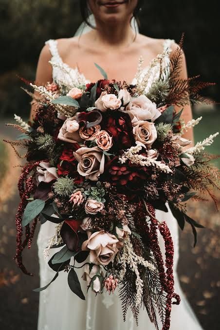 Romantic Goth Wedding, Wedding Business Ideas, Wisteria Wedding, Moon Wedding, Goth Wedding, Dark Wedding, Fall Wedding Cakes, Dark Flowers, Moody Wedding