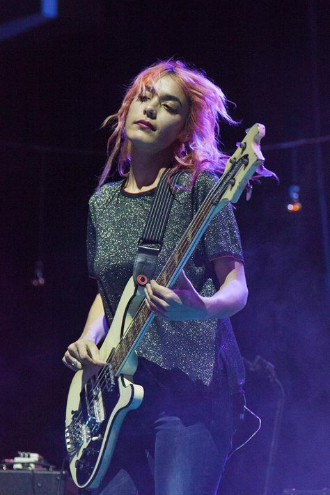 Warpaint Band, Bass Guitar Quotes, Rickenbacker Guitar, Rickenbacker Bass, Rock Women, Jenny Lee, London Gallery, Imaginary Friends, Guitar Photography