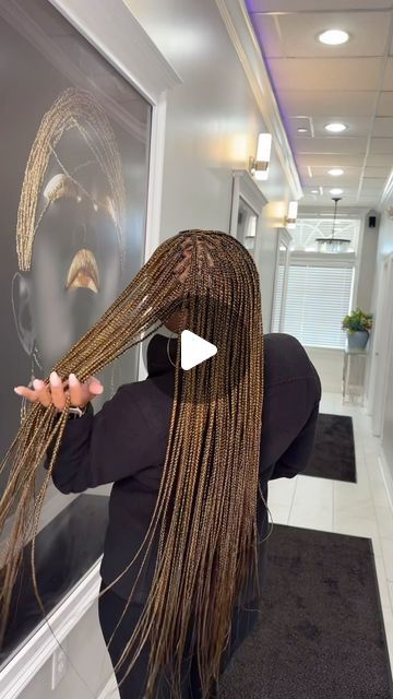 Baton Rouge, LA 🇯🇲🇺🇸🇬🇧🇱🇺🇵🇷🇹🇹🇧🇸🇵🇦🇲🇽 on Instagram: "Traditional box braids using the good old fashioned freestyle/ u-part technique. #batonrougebraider #boxbraidtutorial #boxbraids #customblendbraidinghair #batonrougehairstylist" Traditional Box Braids, Freestyle Braids, Braiding Techniques, Box Braids Tutorial, U Part, Hair Braiding, Box Braids, Good Old, Old Fashioned