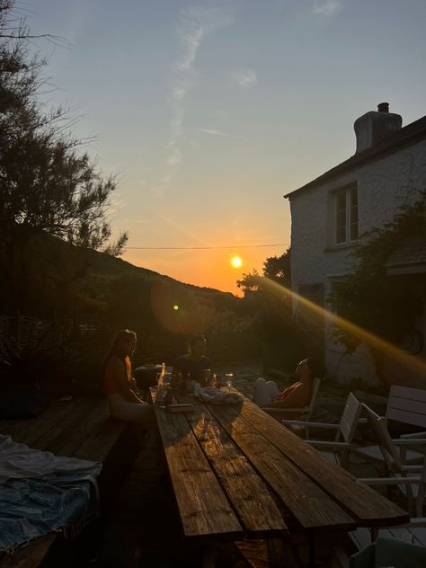 Cornwall Outfits, Cornwall Aesthetic, Mallory Aesthetic, Cornwall Life, Cornish Summer, Cornwall Summer, Cornwall House, Sunset Drinks, Bude Cornwall