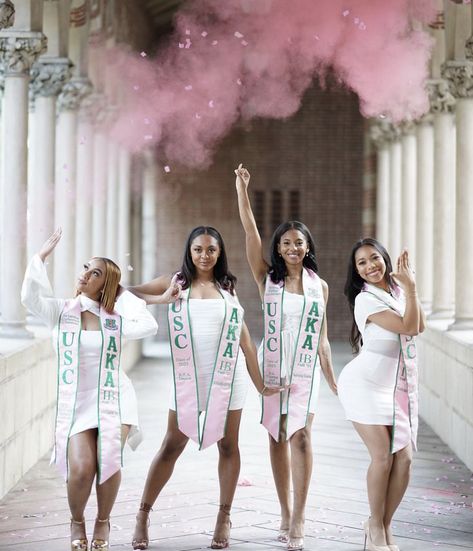 Aka College Graduation Pictures, Aka Graduation Stole, Aka Graduation Pictures, Aka Outfits Alpha Kappa Alpha, Sorority Graduation, Black Sorority, Sorority Photoshoot, Pink Graduation Party, Sorority Room