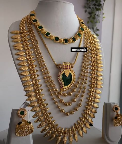 10 Pavan Gold Set For Wedding, Bridal Jewelry Sets Gold, Jewellery Stack, Jewelry Sets Gold, Marriage Jewellery, Gold Haram, Wedding Jewelry Sets Bridal Jewellery, Antique Necklaces Design, Indian Jewelry Earrings