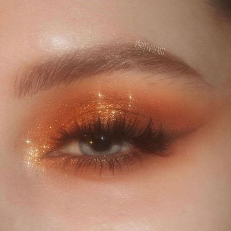 Inspiring Makeups (@inspiringmakeups) • Fotos y videos de Instagram Why Is It Spicy, Pumpkin Spice Makeup, Pumpkin Eyes, Colourpop Eyeshadow, Bold Makeup Looks, Bridal Makeup Wedding, Colourpop Cosmetics, Pumpkin Spice Season, Bold Makeup