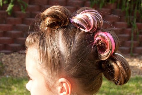 My daughter had a "Rock Star" day at school this past week and here is the hairstyle we did.  We've done this faux-hawk style before but we'... Rockstar Dress Up Day At School, Dress Like A Rock Star Day At School, Rockstar Hair For Kids, How To Make Hairstyle, Rockstar Hairstyles, Rockstar Hair, Girl Mohawk, Rock And Roll Hair, Girl Rockstar