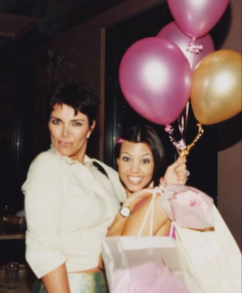 Kourtney Kardashian and Kris Jenner 90s Kourtney Kardashian 90s, Kardashians 90s, Kardashian 90s, Young Kardashians, 90s Baddie, Kourtney Kardashian Barker, Instagram Pic Ideas, Kardashians Jenner, Jenner Family