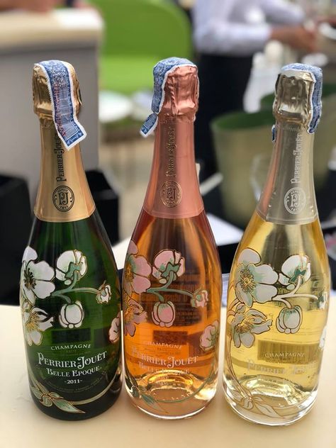 Perrier Jouet Champagne, Futuristic Food, Champagne Ideas, Expensive Champagne, Custom Champagne Bottle, Rum Alcohol, Toddler Smoothies, Pretty Alcoholic Drinks, Perrier Jouet