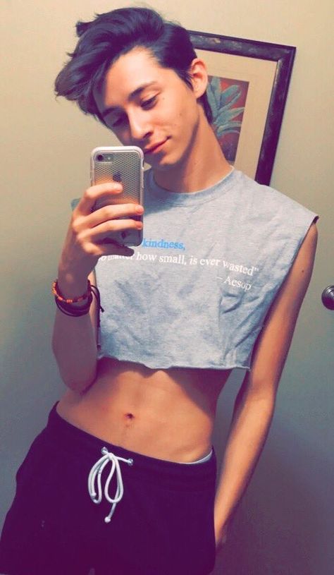 Male crop top Mens Crop Top Fashion, Crop Top Guy, Guy In Crop Top, Men Wearing Makeup, Crop Top Boys, Mens Crop Tops, Crop Top Men, Gay Outfits, Boys In Crop Tops