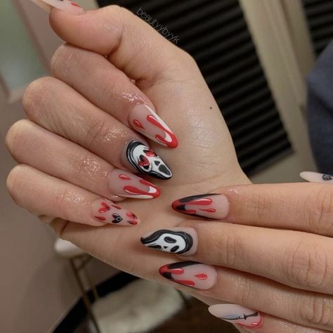 Mani Designs Gel, Ghost Face Nails Almond, Fall Acrylic Nails Ideas Short, Halloween Nails Horror Movies, Horror Nails Short, Horror Themed Nails, Almond Nails Halloween, Halloween Short Nail Designs, Horror Nails Halloween