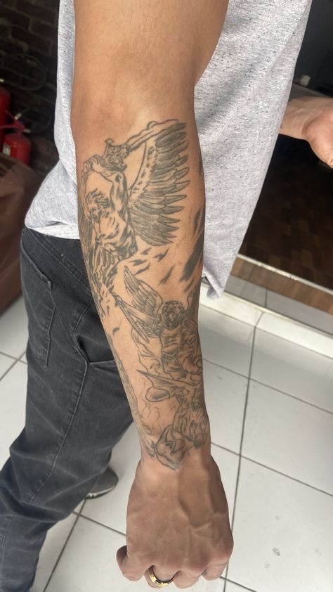 Asian Forearm Tattoo Men, Tattoo Sleeve Christian, Tricep Sleeve Tattoo, The World Is Yours Blimp Tattoo, Guys Tattoos Arm, Mens Animal Tattoos, Fine Line Full Sleeve Tattoo, Wrap Around Tattoo Men, Traditional Forearm Sleeve