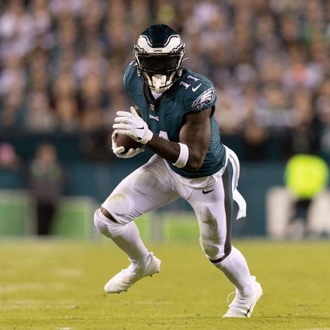 Official Philadelphia Eagles Fan Group | Happy 26th birthday to AJ “Always Open” Brown Aj Brown Wallpaper Eagles, Aj Brown Eagles, Aj Brown, Happy 26th Birthday, Philly Eagles, Nfl Football Pictures, Philadelphia Eagles Fans, Philadelphia Eagles Football, Nfl Player