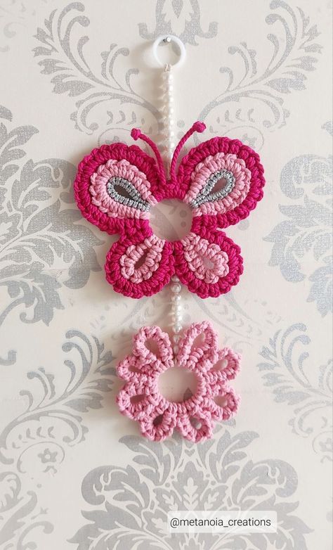 Spring Macrame Ideas, Butterfly Macrame, Macrame Nursery Decor, Macrame Butterfly, Macrame Nursery, Simpul Makrame, Macrame Flower, Basket Weaving Patterns, Homemade Bows