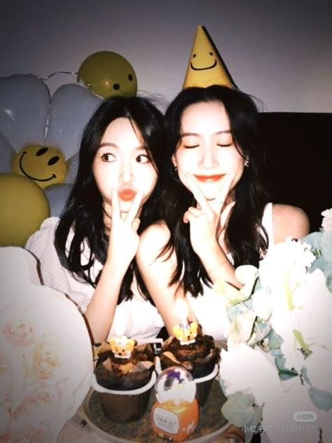 Bff Poses, Bestie Birthday, Happiest Birthday, Cute Birthday Pictures, Photobooth Pictures, 사진 촬영 포즈, Best Photo Poses, Foto Ideas Instagram, Friend Poses