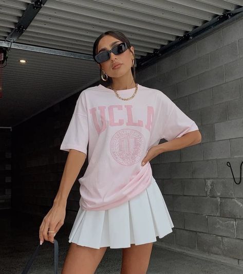 Oversized Tshirt Outfit, Oversize Tshirt Outfits, White Tennis Skirt, Women's Graphic Tees, Miniskirt Outfits, Cute Swag Outfits, Tshirt Outfits, Buy Now Pay Later, Basic Outfits