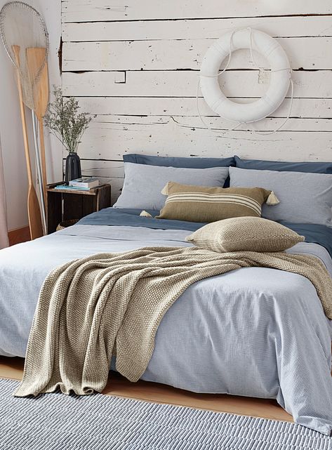 L'ensemble housse rêve nautique | Simons Maison | Housses de Couette | Chambre à coucher | Simons Interior Design Brief, Colorful Duvet Covers, Beach Themed Bedroom, Beach House Interior Design, Blue Bedroom Decor, Queen And King, Bedding Pillows, White Duvet Covers, Beach House Style