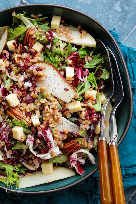 Fennel Pear Salad, Winter Pear Salad, Winter Salad Ideas, Salad With Maple Vinaigrette, Chicory Salad, Fall Salads, Winter Salads, Maple Vinaigrette, Autumn Dinner