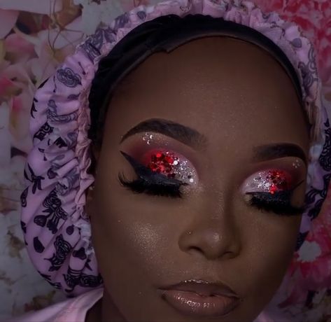 Red And Silver Eye Makeup, Red And White Eyeshadow Looks, Red And Silver Makeup Looks, Red Eyeshadow Looks Black Women, Christmas Makeup Looks Black Women, Red And Silver Makeup, Makeup Looks Red, Red Glitter Eye Makeup, Red Prom Makeup Looks