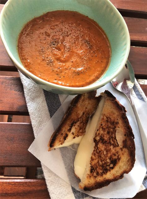 Toastie Aesthetic, Pumkin Soup, Crossville Tennessee, Autumn Soup, Creamy Tomato Soup, Autumn Recipes, Think Food, Art Food, Food Goals